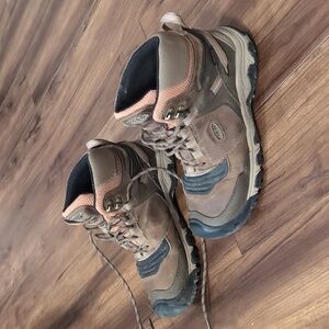 Keen women's Ridge Flex hiking boots